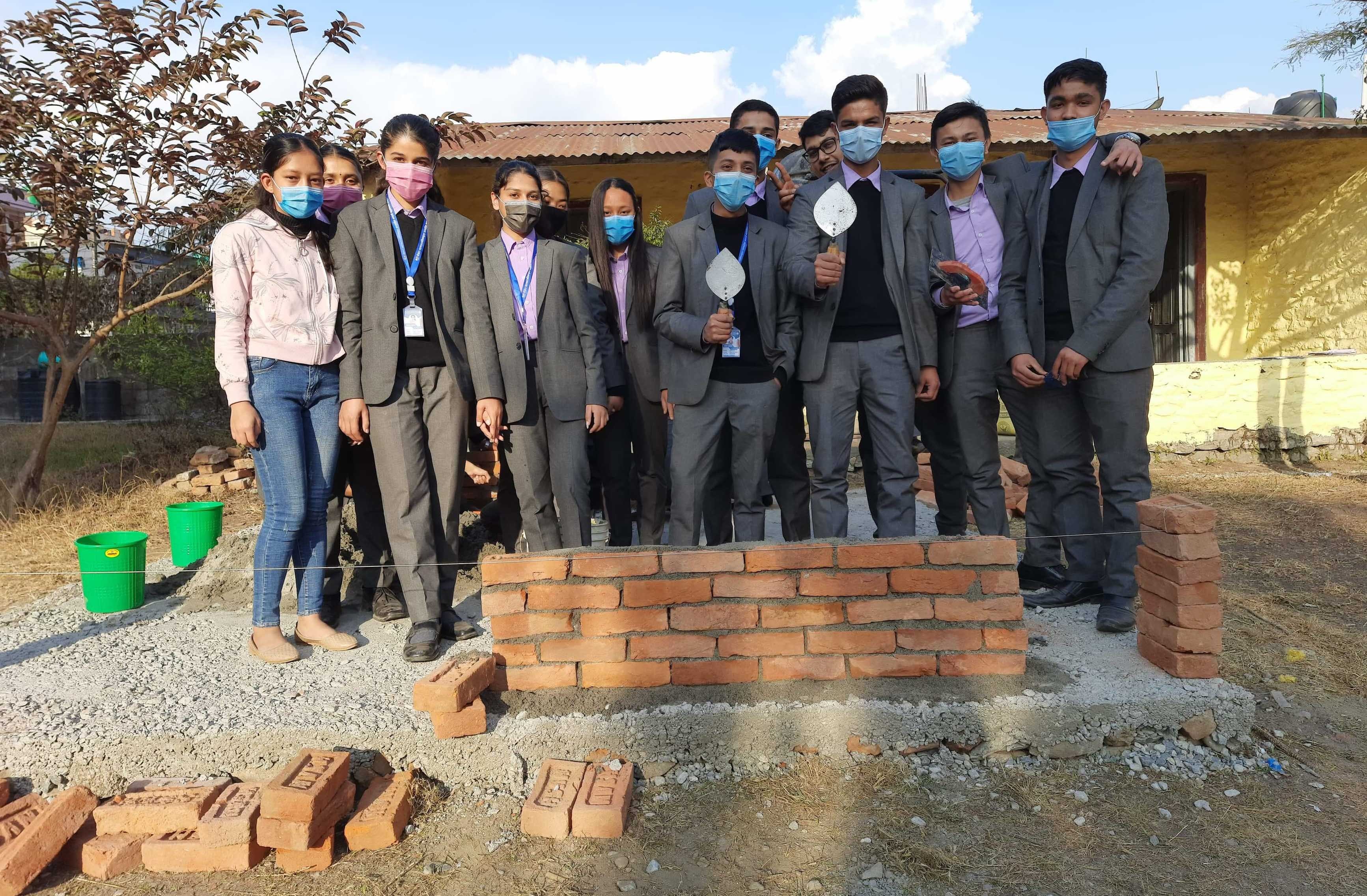 प्रयाेगात्मक कक्षामा विद्यार्थीहरू